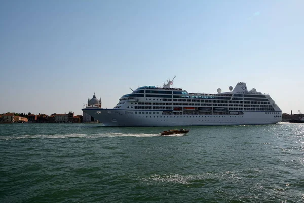 Venice, İtalya'da sirena yolcu gemisi