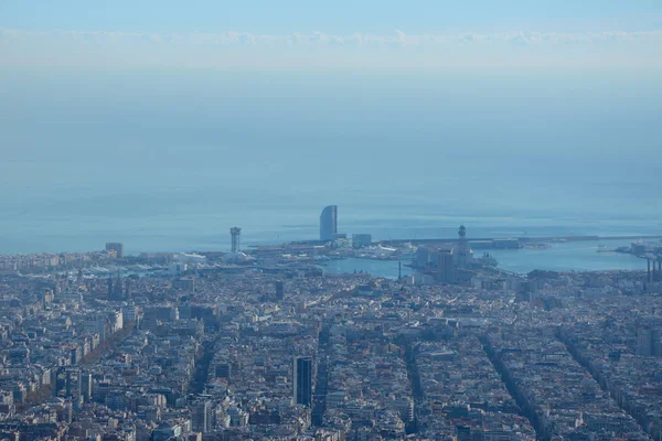 Vista aérea de la ciudad de barcelona en España. — Foto de Stock