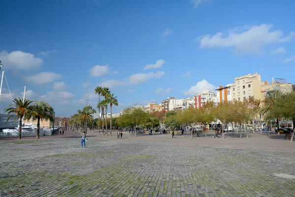 Platz Pla de Miquel Tarradell in Barcelona — Stockfoto