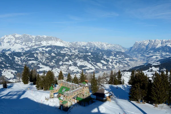 Berge und Tal im Winter in der Nähe von Wagrain und Alpendorf. — Stockfoto