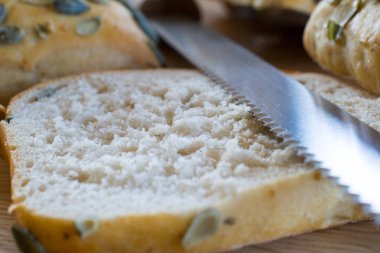 Dilimli topuz ve bıçak bıçak portre.