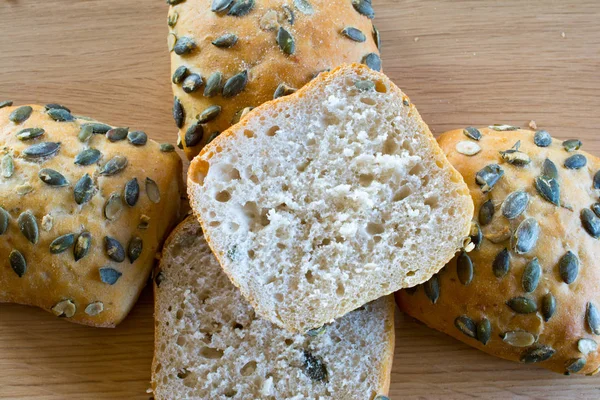 Panini con semi di zucca primo piano . — Foto Stock