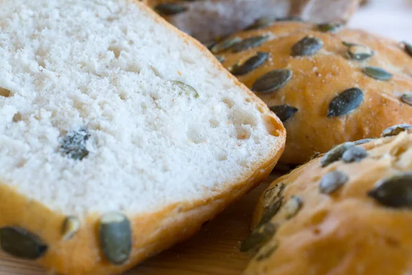 Panini con semi di zucca primo piano . — Foto Stock