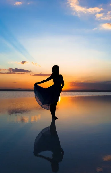 Tanz Auf Dem Wasser Bei Sonnenuntergang — Stockfoto