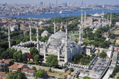 Sultanahmet Camii ve Ayasofya'nın Istanbul'daki havadan görünümü