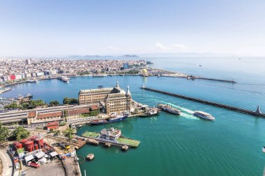Istanbul'da Haydarpaşa tren istasyonunun havadan görünümü