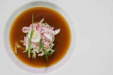 Uzayı kopyala. Yukarıdan bak. Soğuk Rus çorbası..