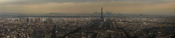 Paris manzarası Montparnasse binasının çatısından alındı..