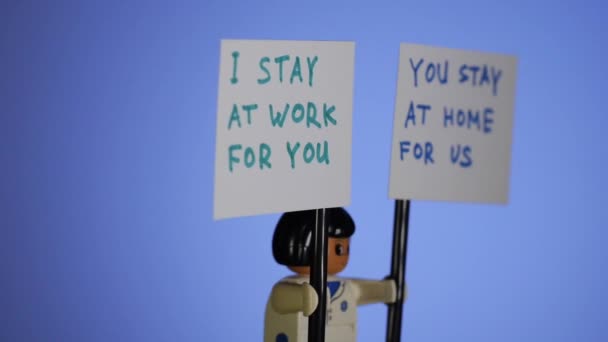 Jag stannar på jobbet åt dig, du stannar hemma hos oss. — Stockvideo