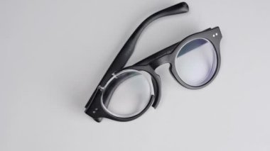 Kırık Siyah Diopter Gözlüğü.