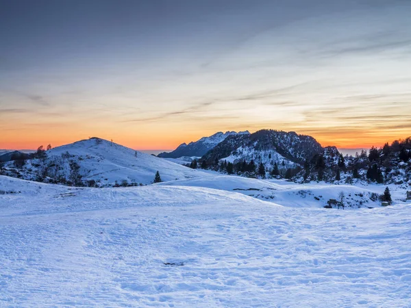 Vista Encostas Montanha Para Esquiar Estação Inverno — Fotografia de Stock