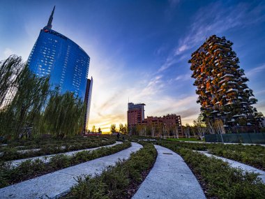 İtalya, Milan - 13 Kasım 2019: Unicredit Kulesi, İtalya 'nın en yüksek gökdelenlerinden biri ve Milano kentinin finans ve modernliğinin sembolü.