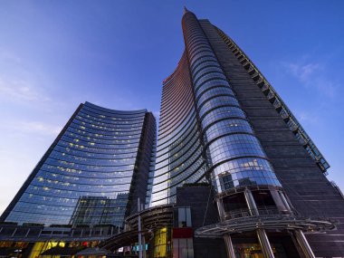 İtalya, Milan - 13 Kasım 2019: Unicredit Kulesi, İtalya 'nın en yüksek gökdelenlerinden biri ve Milano kentinin finans ve modernliğinin sembolü.