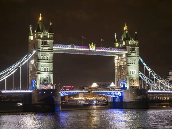 Tower bridge of London at night — стоковое фото
