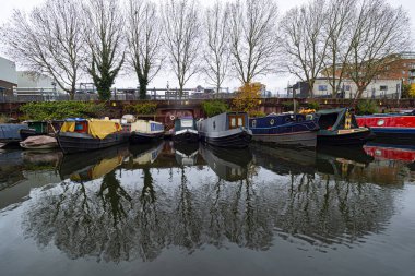 Londra 'daki Küçük Venedik kanallarında yüzen evler