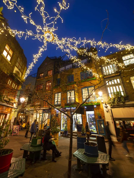 Londra 11 / 22 / 2019: Londra 'daki Noel ışıkları ve süslemeleri tüm tatil dönemi için aydınlatıldı — Stok fotoğraf