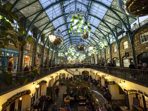 Londra 11 / 22 / 2019: Londra 'daki Noel ışıkları ve süslemeleri tüm tatil dönemi için aydınlatıldı — Stok fotoğraf