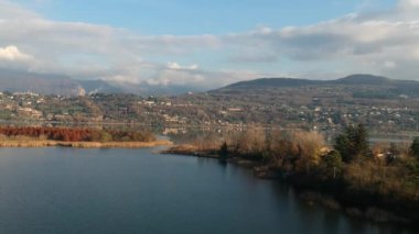 Sonbaharda Annone Gölü manzarası