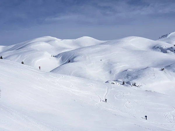 Horolezecká scéna v Alpách během zimy — Stock fotografie