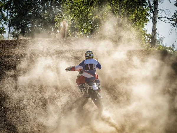 Cena de motocross em um trilho — Fotografia de Stock