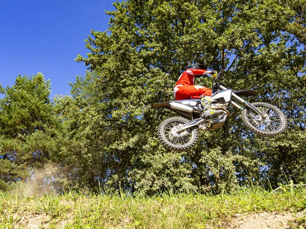 Cena de motocross em um trilho — Fotografia de Stock