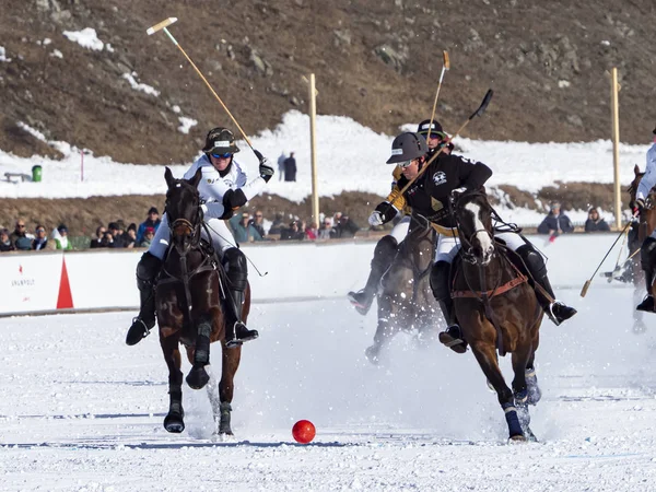 St. Moritz - 26. ledna 2020: Herní akce na mistrovství světa ve fotbale Snow Polo St. Moritz 2020 — Stock fotografie