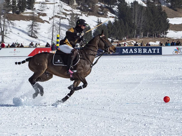 St. Moritz - 26 stycznia 2020: Gry akcji na Mistrzostwach Świata w Śniegu Polo St.Moritz 2020 — Zdjęcie stockowe