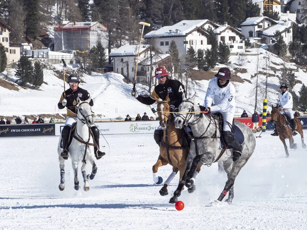 St. Moritz - 26 januari 2020: Spelåtgärder vid Snow Polo VM St. Moritz 2020 — Stockfoto