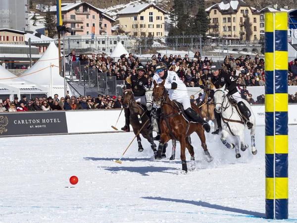 St. Moritz - 26 de janeiro de 2020: Ações do jogo na Copa do Mundo de Pólo de Neve St.Moritz 2020 — Fotografia de Stock