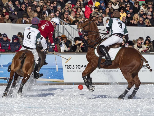 St. Moritz - 26 de janeiro de 2020: Ações do jogo na Copa do Mundo de Pólo de Neve St.Moritz 2020 — Fotografia de Stock