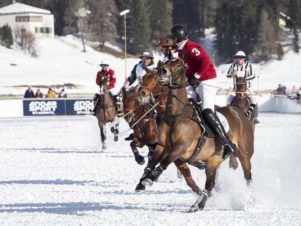 St. Moritz - 26 de janeiro de 2020: Ações do jogo na Copa do Mundo de Pólo de Neve St.Moritz 2020 — Fotografia de Stock