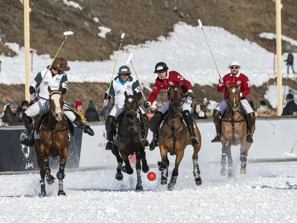 St.Moritz – 2020年1月26日: Snow Polo World CupでのゲームアクションSt.Moritz 2020 — ストック写真