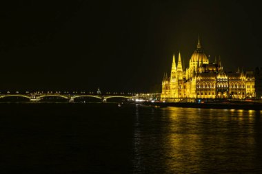 Budapeşte parlamentosunun gece manzarası