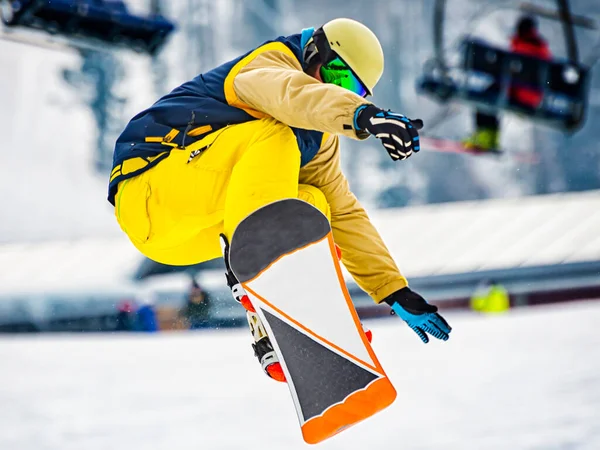 Snowboarder Durante Trucco Pendio — Foto Stock