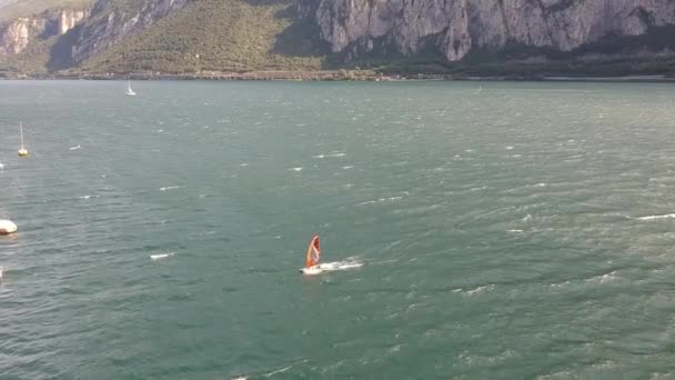 Windsurf Cena Lago Como Tomada Por Drone — Vídeo de Stock