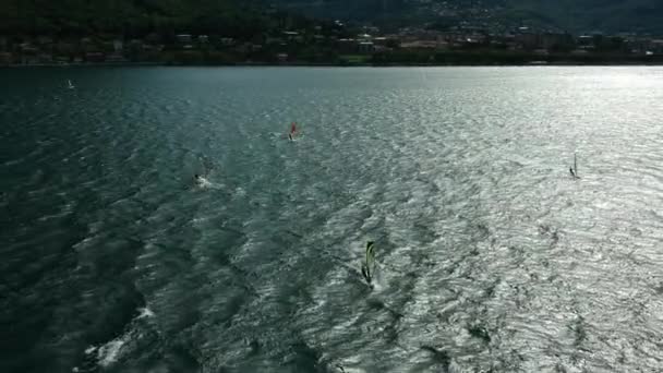 Escena Windsurf Lago Como Tomada Por Dron — Vídeo de stock