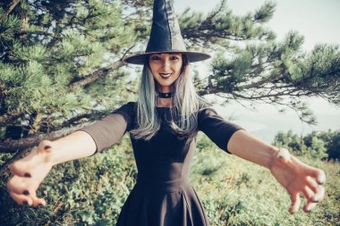 Korkunç cadı açık