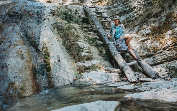 Wanderer ruhen sich im Freien aus. — Stockfoto