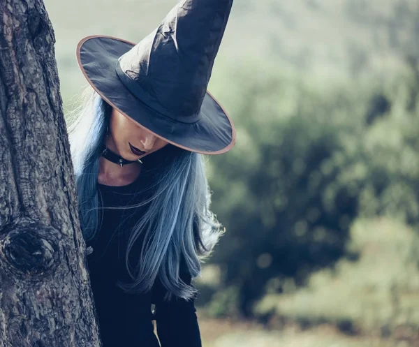 神秘的な若い魔女 — ストック写真