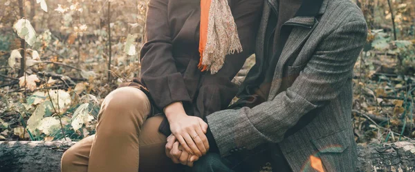 Loving couple in autumn forest — Stock Photo, Image