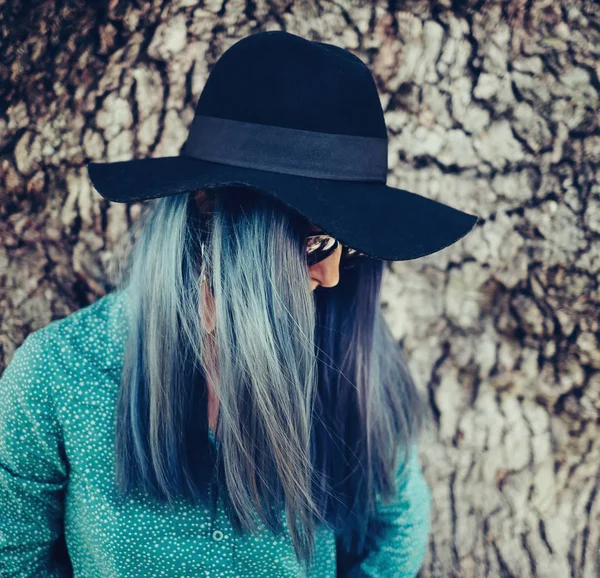 Mujer con el pelo azul —  Fotos de Stock
