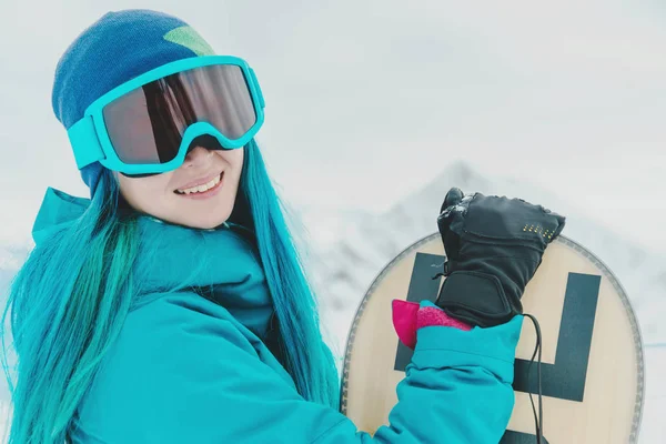 Woman snowboarder in protective sunglasses — Stock Photo, Image