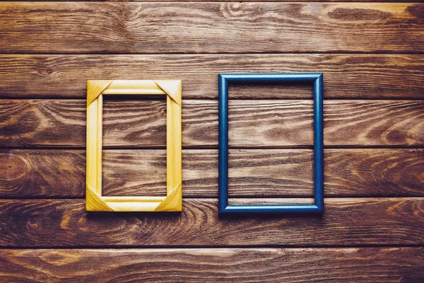 Empty frames on a wooden background. — Stock Photo, Image