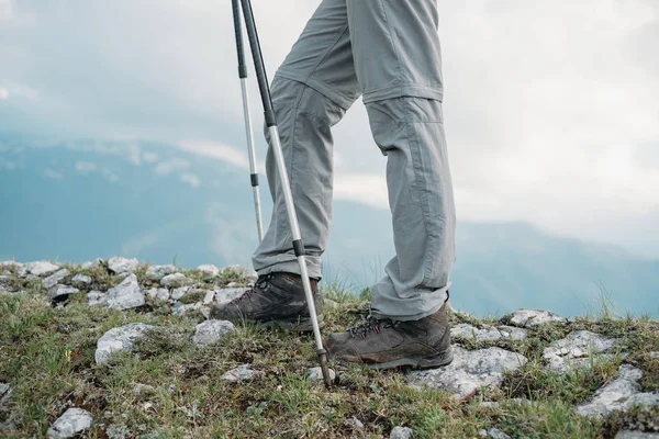 Randonneur trekking en plein air . — Photo