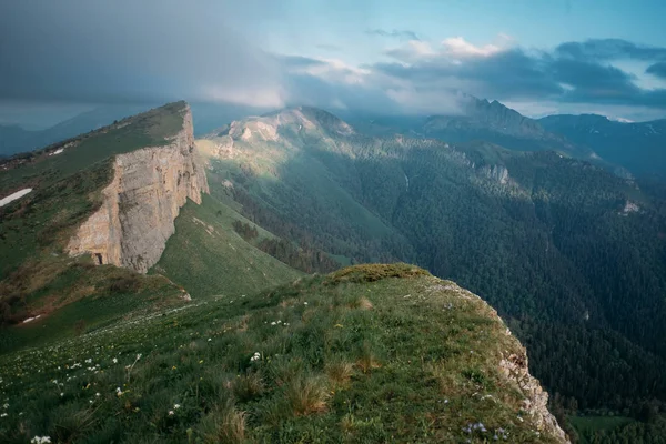 Mountain ridge Small Thach, Caucasus. — Stock Photo, Image