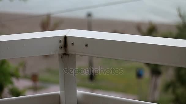 Lluvia sobre los rieles — Vídeos de Stock