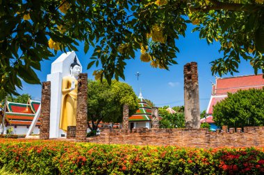 Wat Phra Si Rattana Mahathat de halk dilinde Buda heykeli 