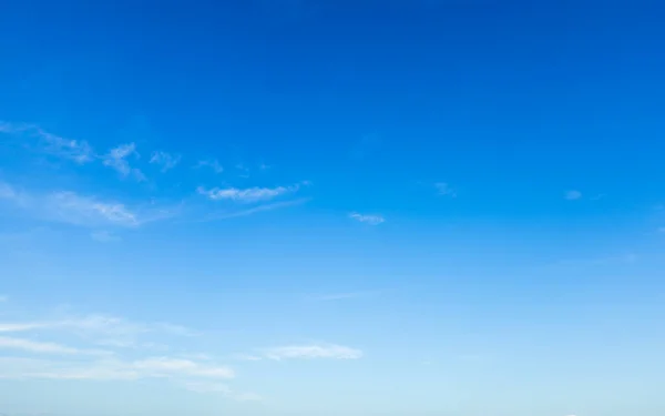Bella terra aria atmosfera luminoso blu cielo sfondo abstrac — Foto Stock