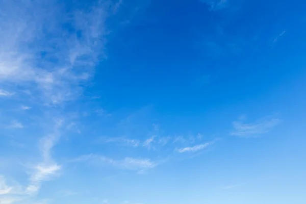 Bella terra aria atmosfera luminoso blu cielo sfondo abstrac — Foto Stock