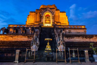 Wat Chedi Luang tarihi merkezinde bir Budist tapınağı ve 